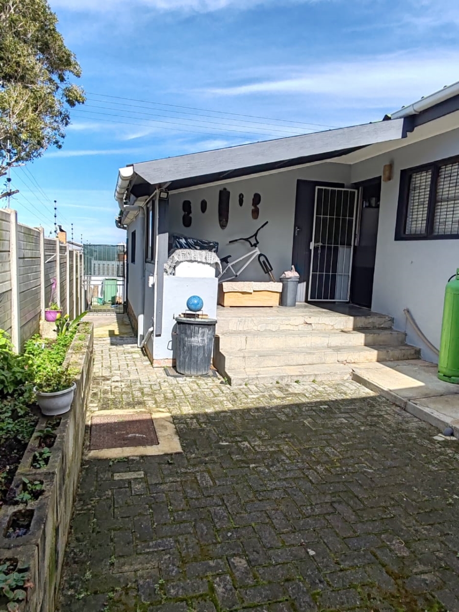4 Bedroom Property for Sale in Palmiet Western Cape